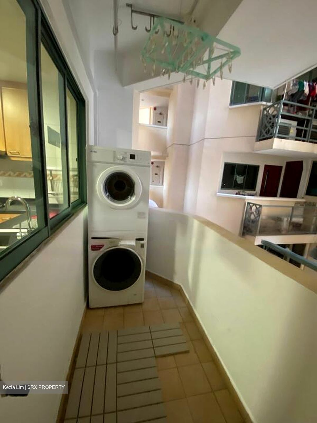 Simsville (D14), Condominium #588319041